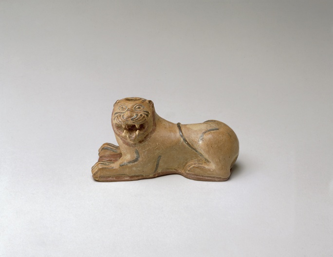 097. Recumbent Lion (plastic vase) - Archaic