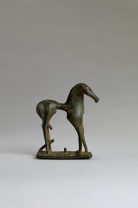 076. Mare on Solid Base (foal missing) - Geometric